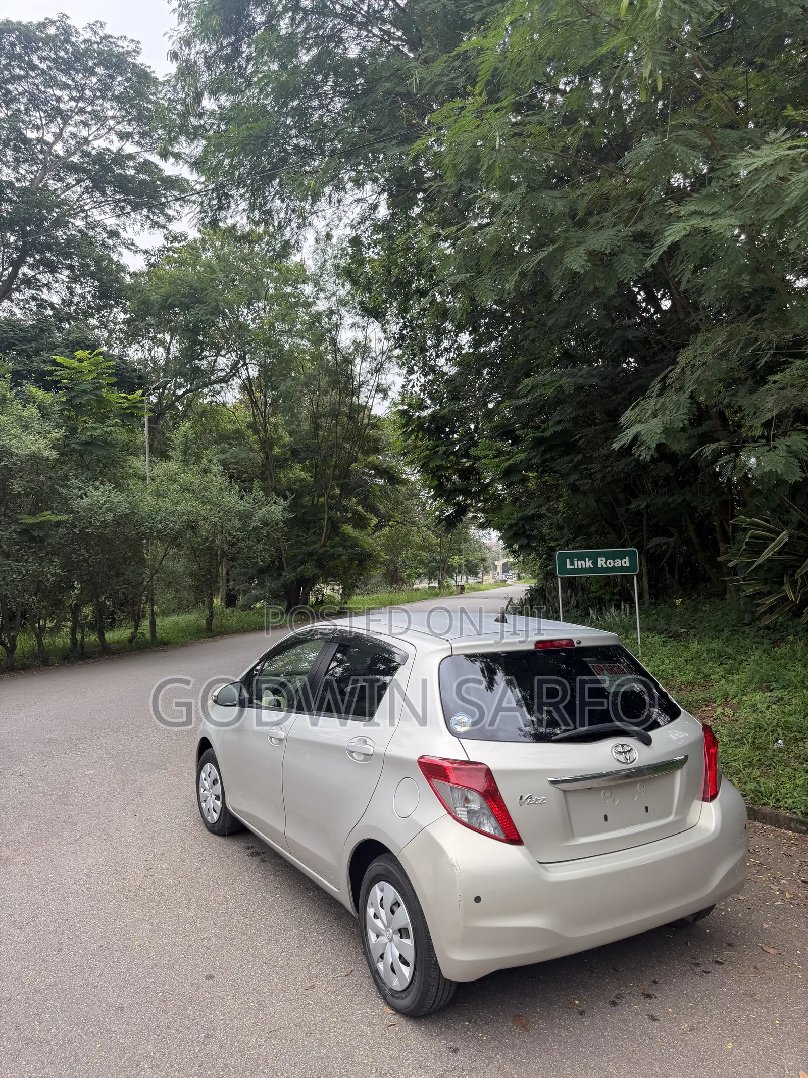 Toyota Vitz 1.3 AWD 3dr 2013 Gray