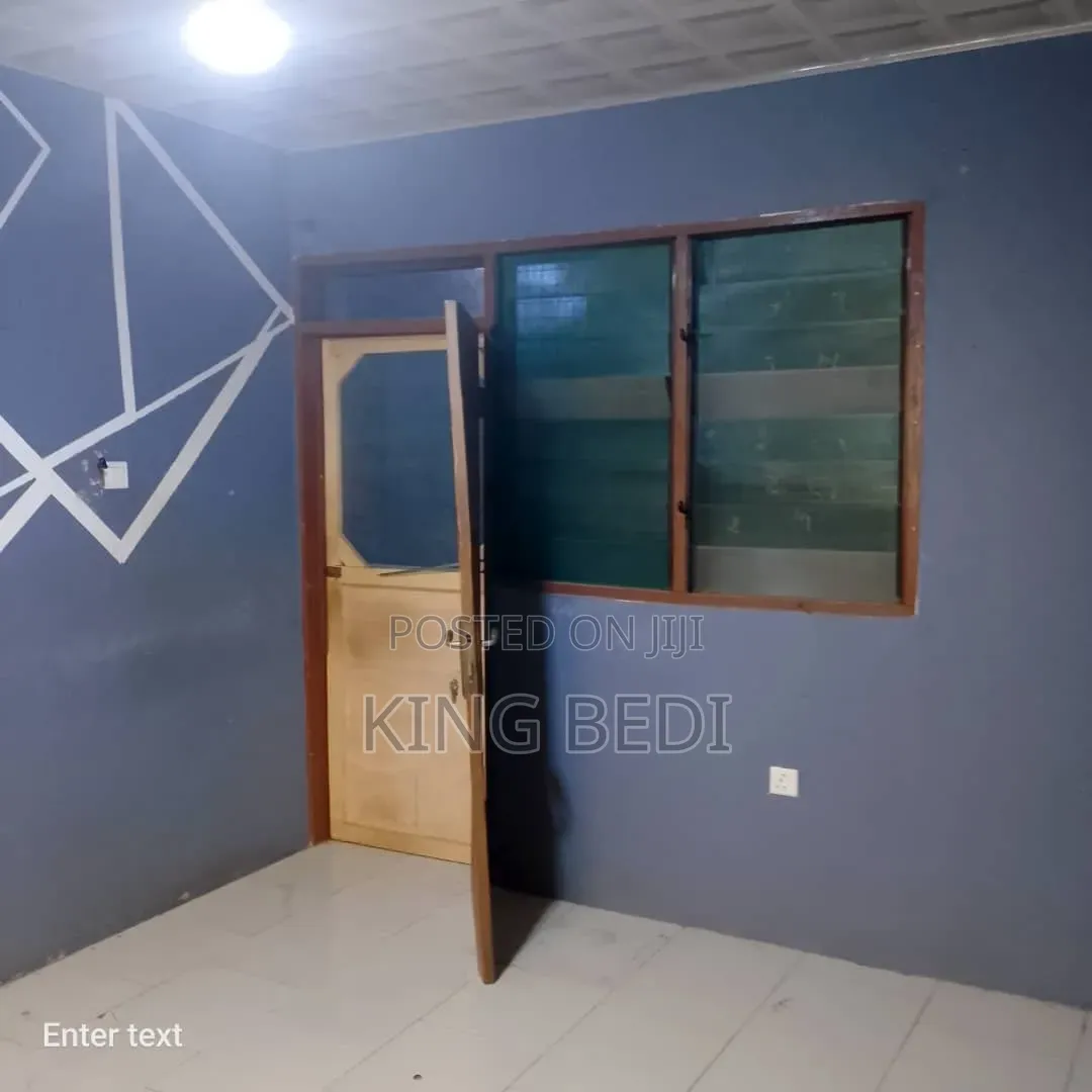 1bdrm House in Kings Properties, Madina for rent