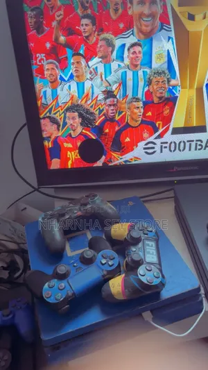 Play Station 4 Slim