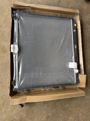 Land Cruiser 200 V6 V8 Radiator Water Tank