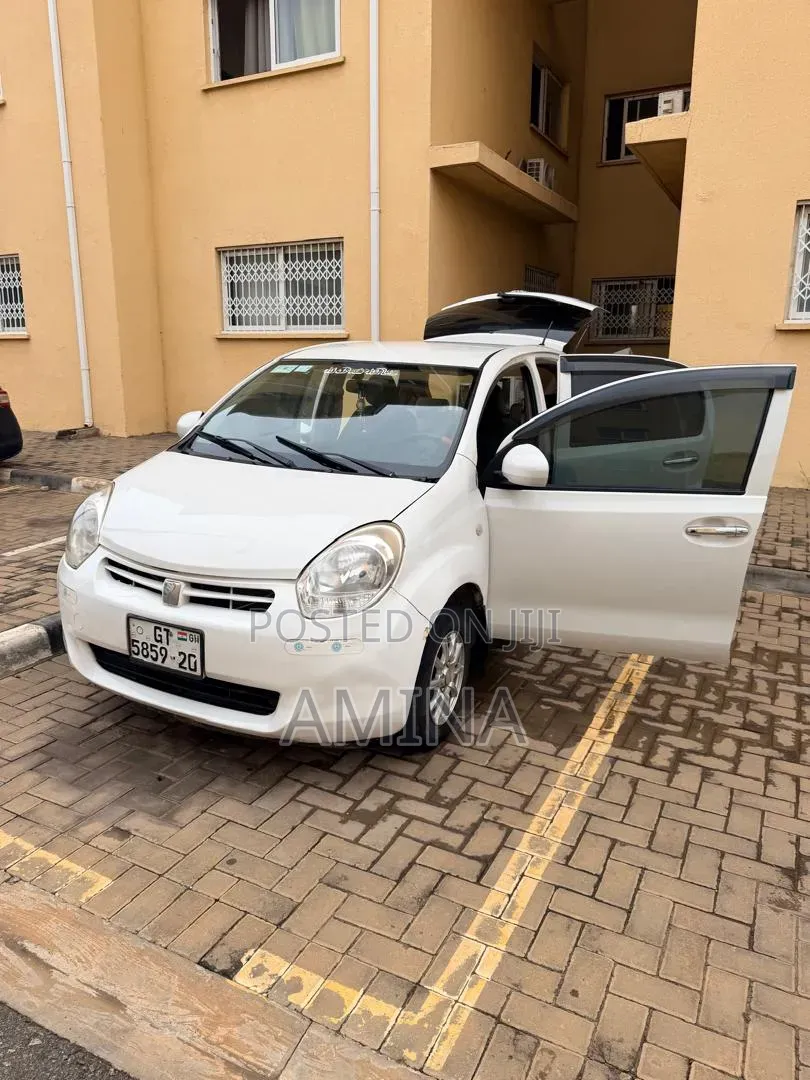 Toyota Passo 2012 White