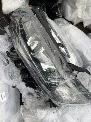 Land Cruiser Prado 2018 Headlights Available