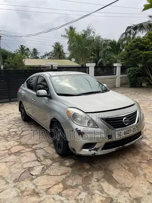 Nissan Versa 1.6 SV 2013 Silver