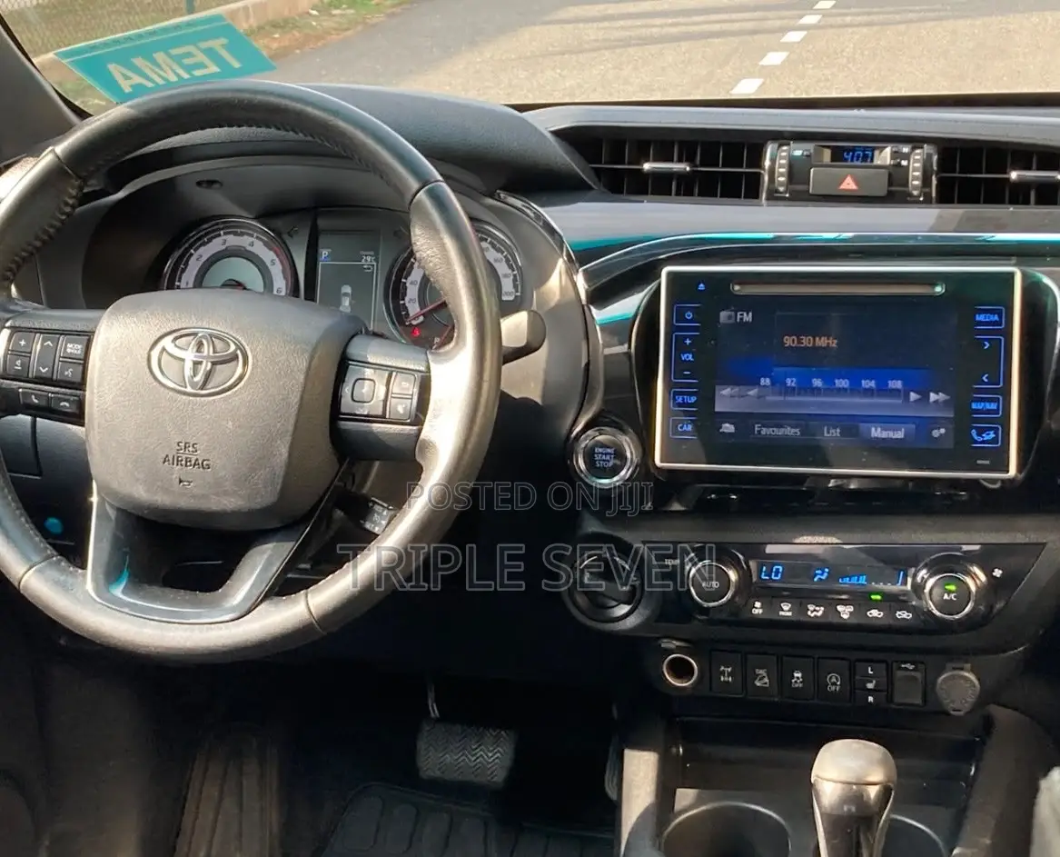 Toyota Hilux 2019 Orange