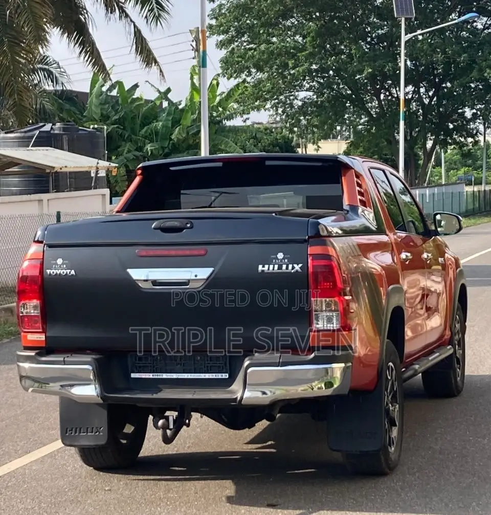 Toyota Hilux 2019 Orange
