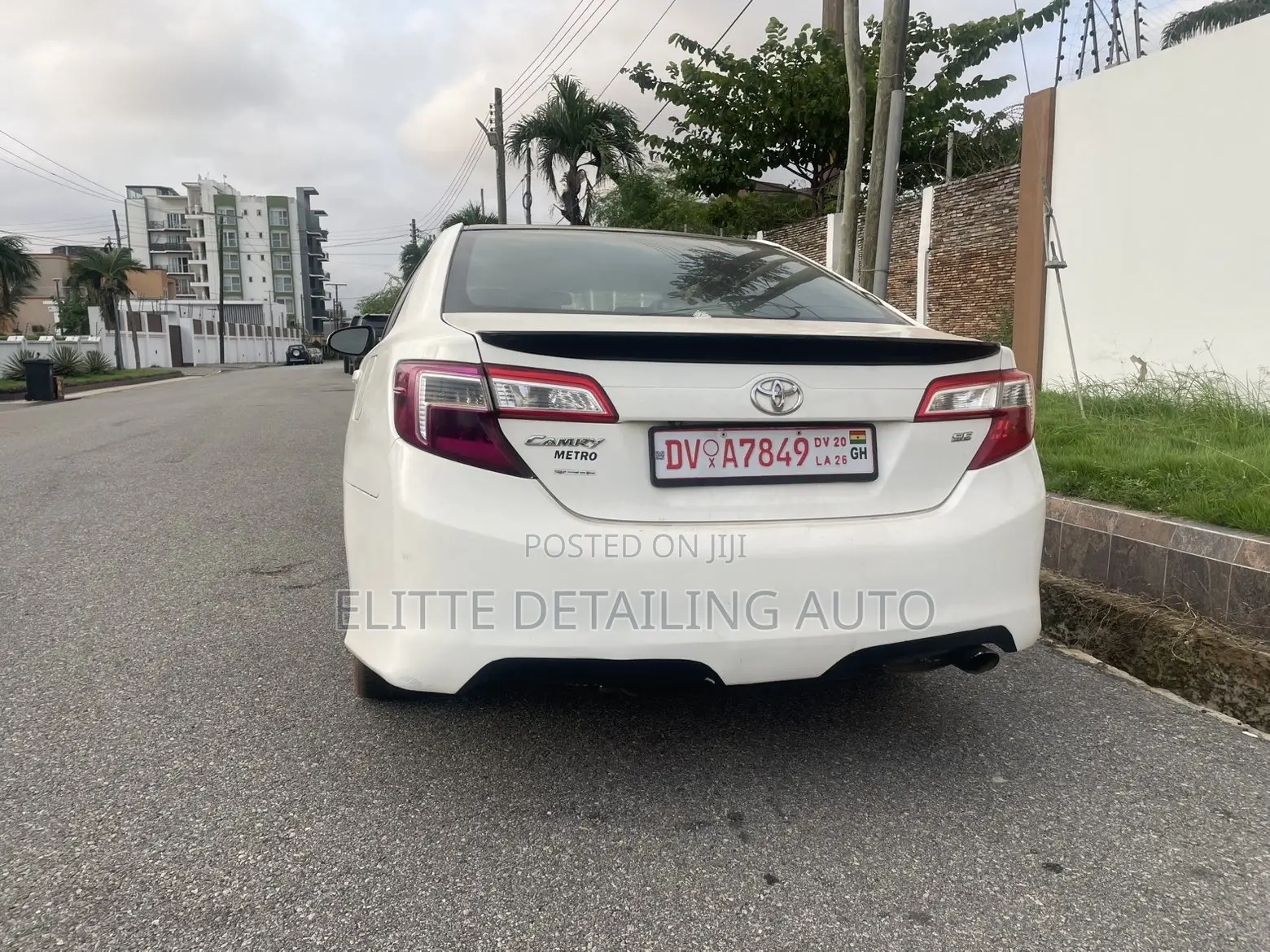 Toyota Camry SE 4dr Sedan (2.5L 4cyl 6A) 2014 White