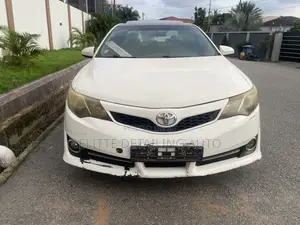 Toyota Camry SE 4dr Sedan (2.5L 4cyl 6A) 2014 White