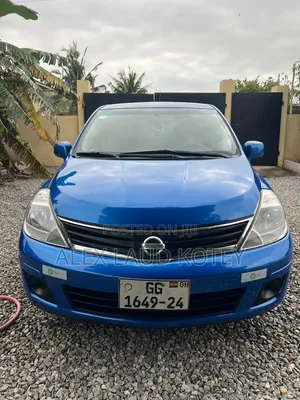 Nissan Versa 1.8 SL Hatchback 2011 Blue