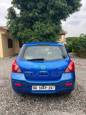 Nissan Versa 1.8 SL Hatchback 2011 Blue