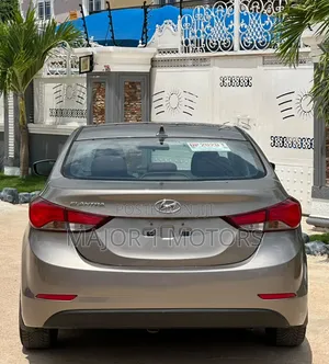 Hyundai Elantra SE 4dr Sedan (1.8L 4cyl 6A) 2015 Gold