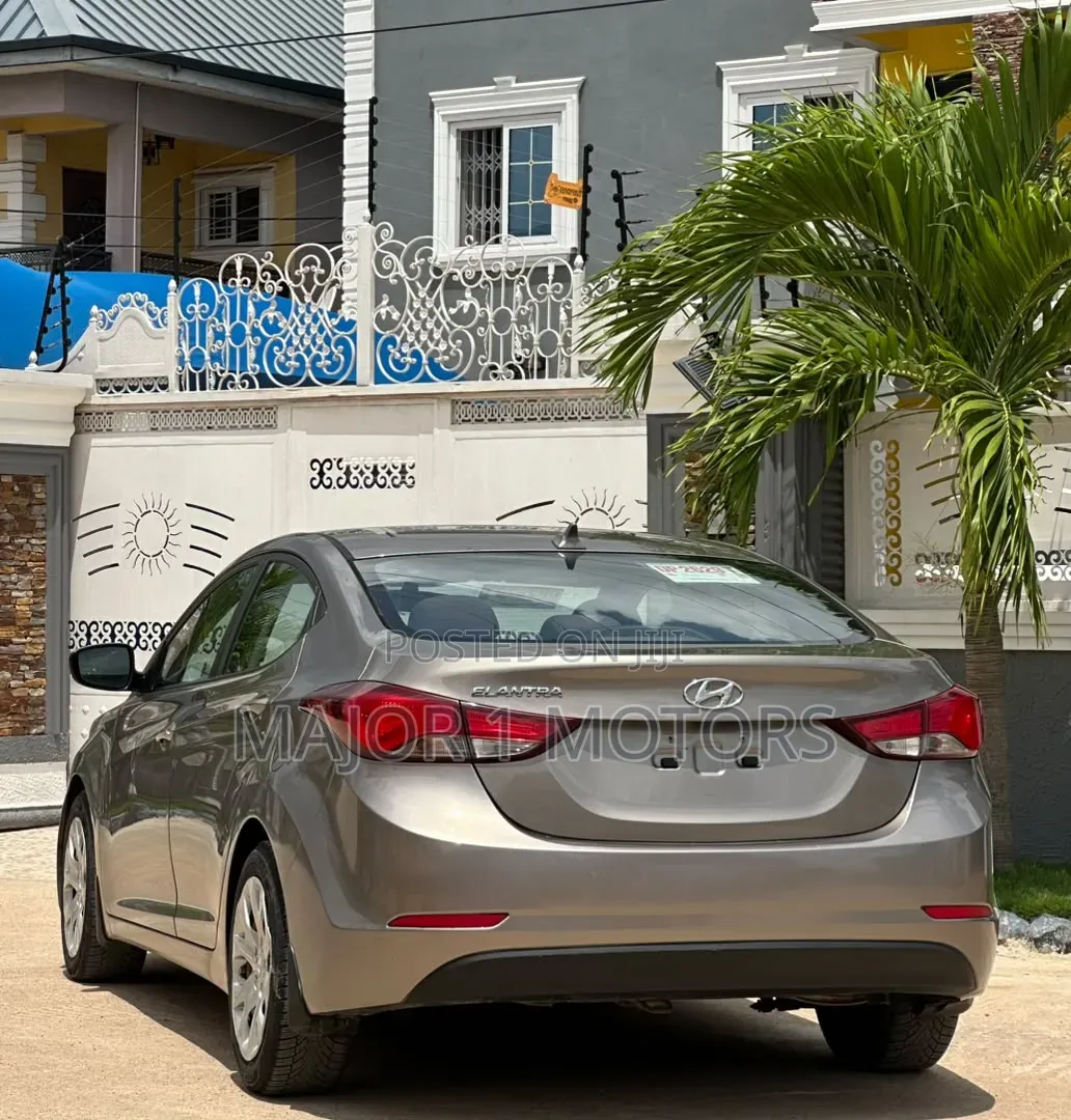 Hyundai Elantra SE 4dr Sedan (1.8L 4cyl 6A) 2015 Gold