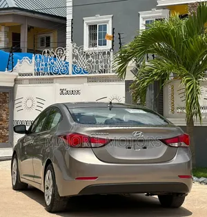 Hyundai Elantra SE 4dr Sedan (1.8L 4cyl 6A) 2015 Gold