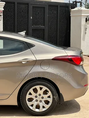 Hyundai Elantra SE 4dr Sedan (1.8L 4cyl 6A) 2015 Gold