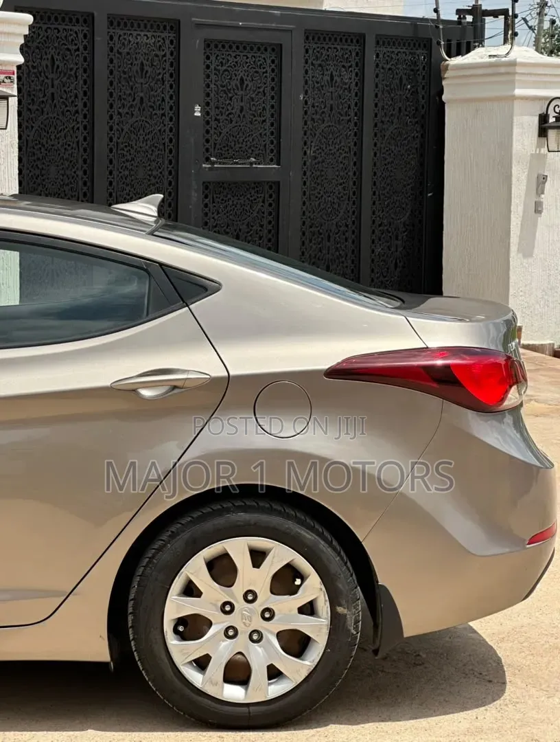 Hyundai Elantra SE 4dr Sedan (1.8L 4cyl 6A) 2015 Gold