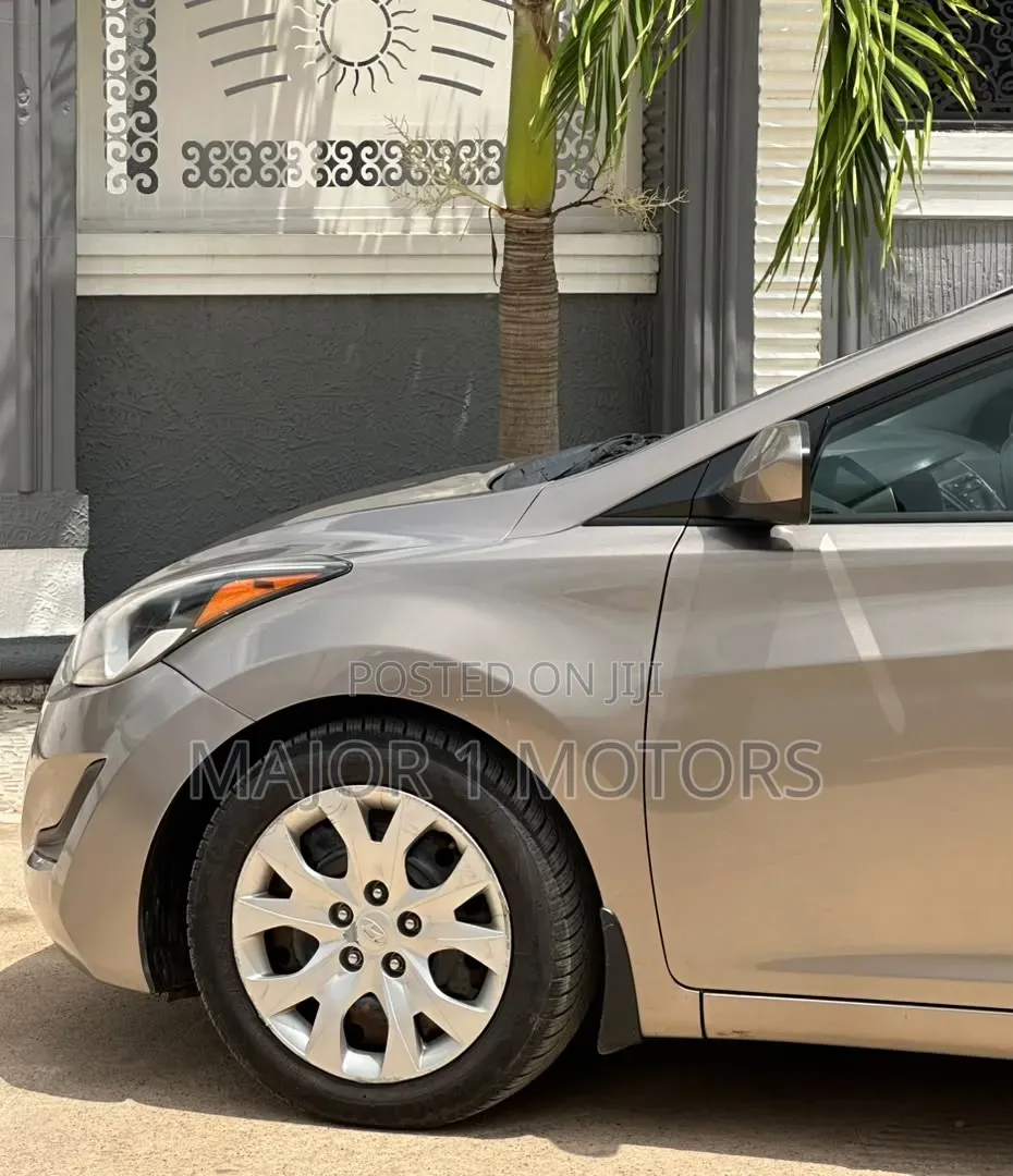 Hyundai Elantra SE 4dr Sedan (1.8L 4cyl 6A) 2015 Gold