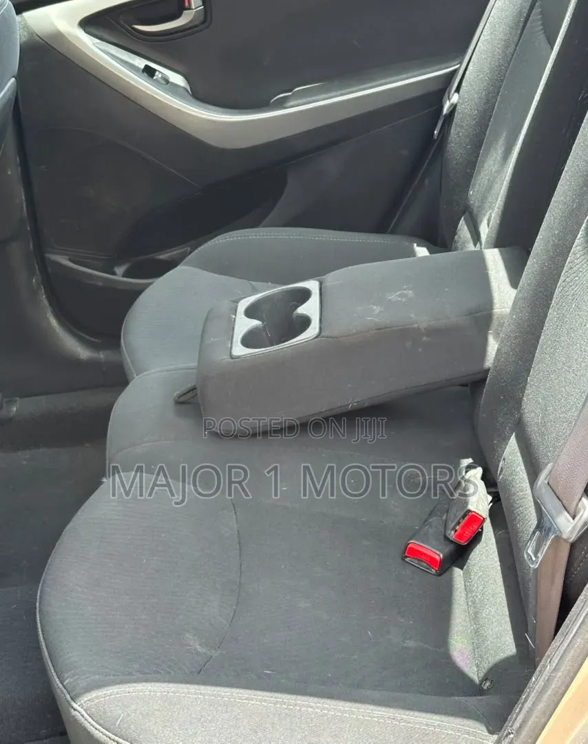 Hyundai Elantra SE 4dr Sedan (1.8L 4cyl 6A) 2015 Gold
