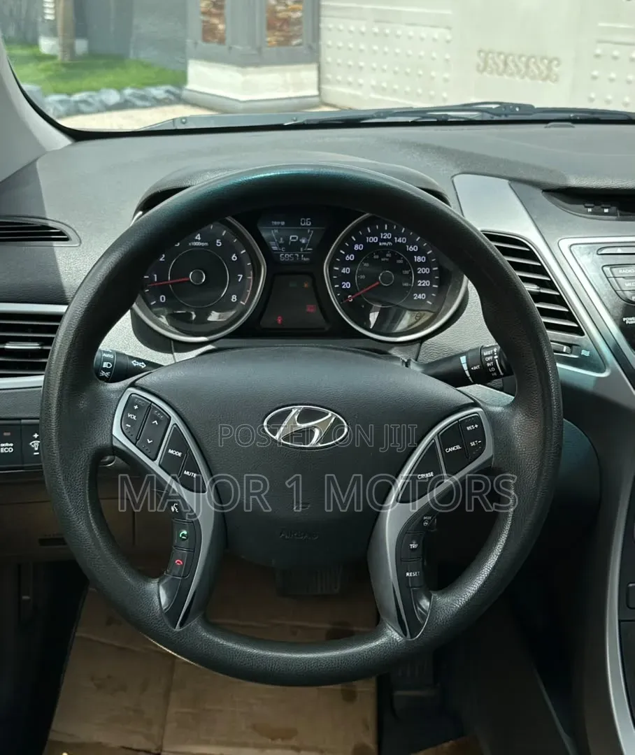 Hyundai Elantra SE 4dr Sedan (1.8L 4cyl 6A) 2015 Gold