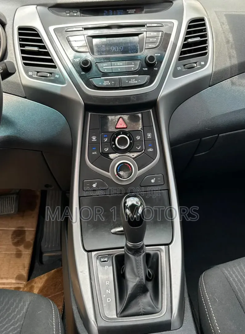 Hyundai Elantra SE 4dr Sedan (1.8L 4cyl 6A) 2015 Gold