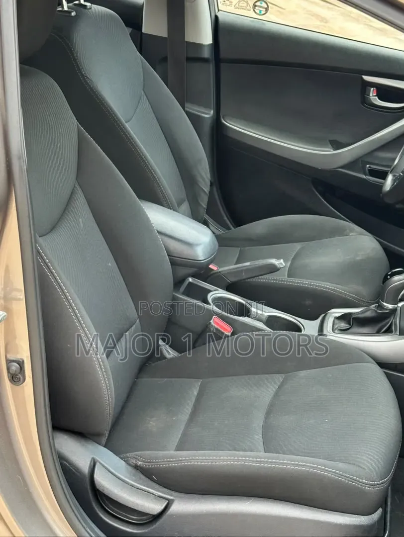 Hyundai Elantra SE 4dr Sedan (1.8L 4cyl 6A) 2015 Gold