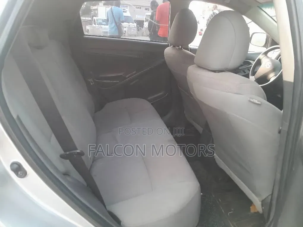 Toyota Matrix 2010 Silver