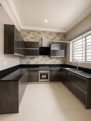 3bdrm House in A&C Mall, East Legon for rent