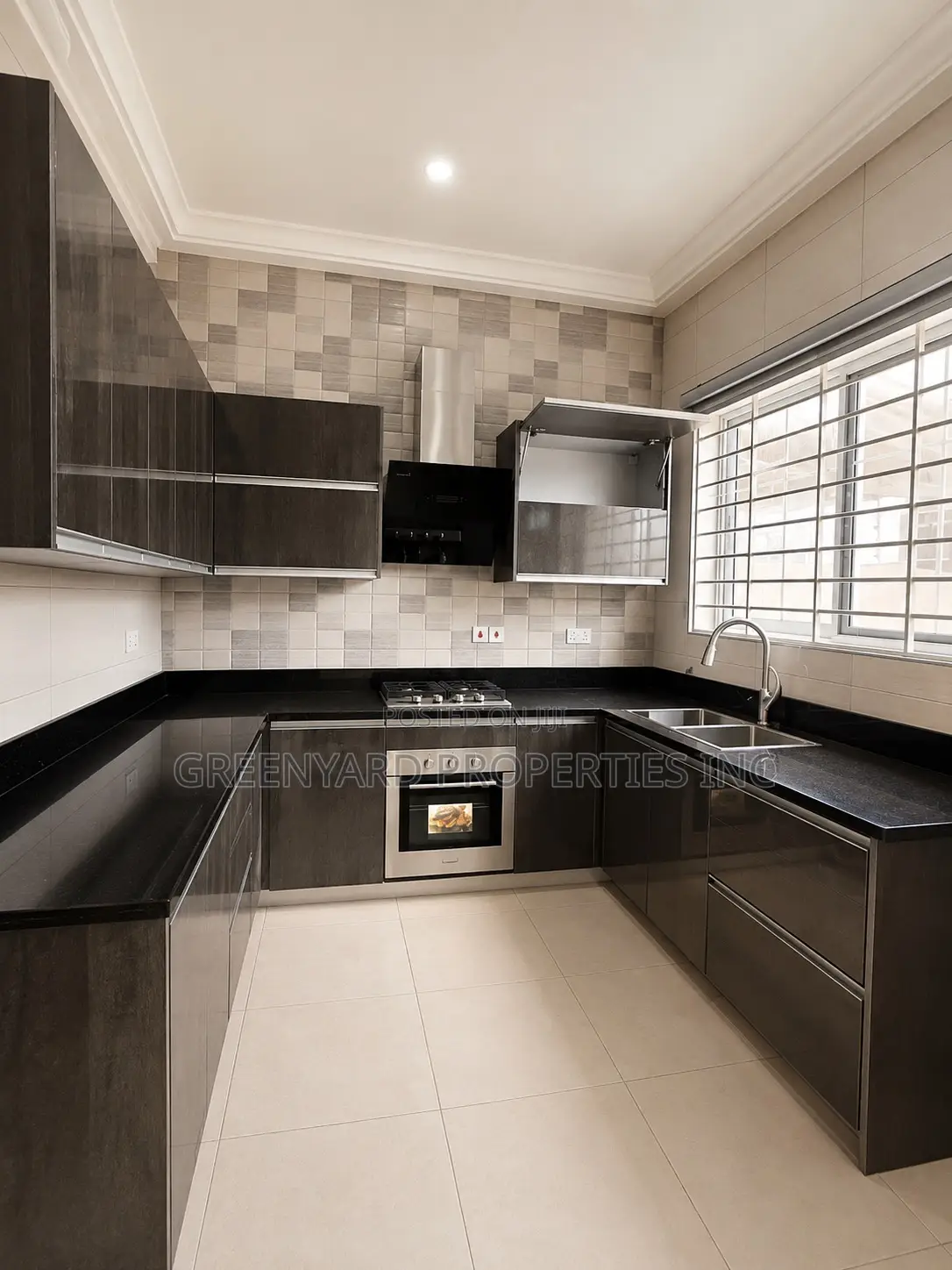 3bdrm House in A&C Mall, East Legon for rent