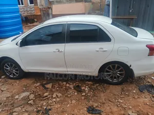 Toyota Yaris 2010 White
