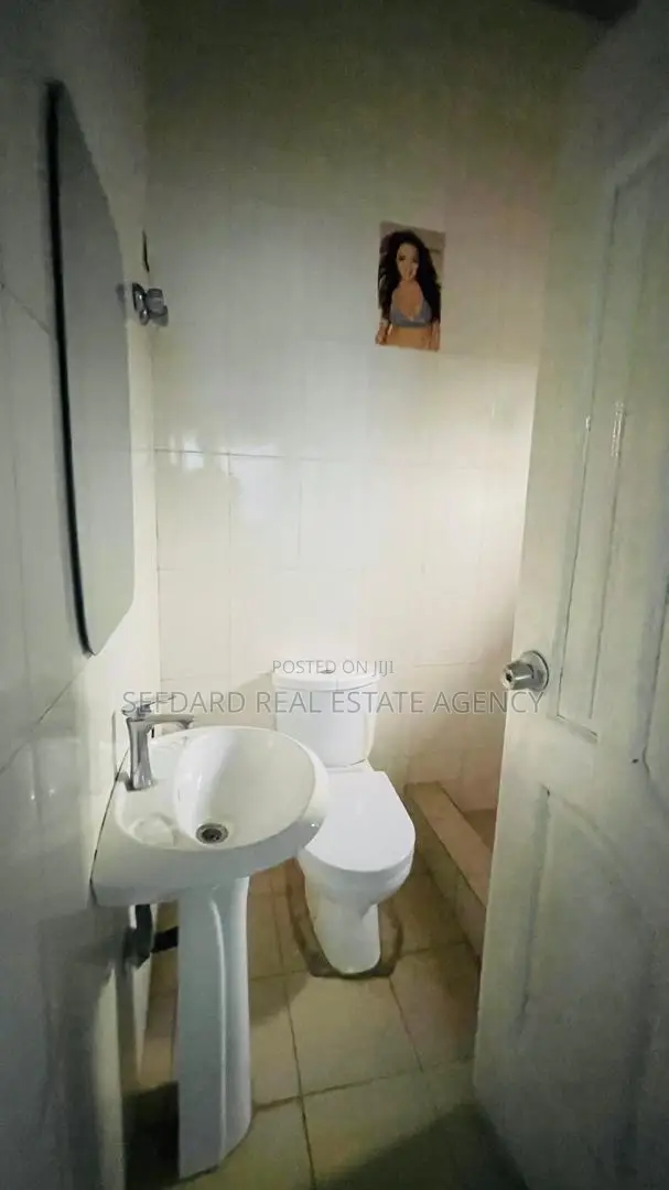 4bdrm House in Sefdard Properties, Pokuase for rent
