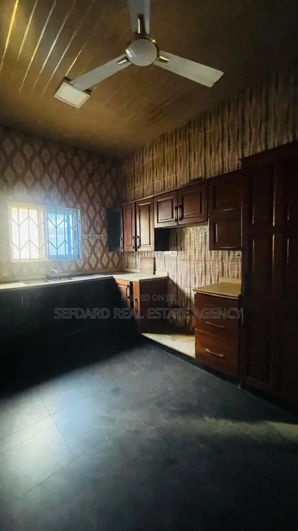 4bdrm House in Sefdard Properties, Pokuase for rent