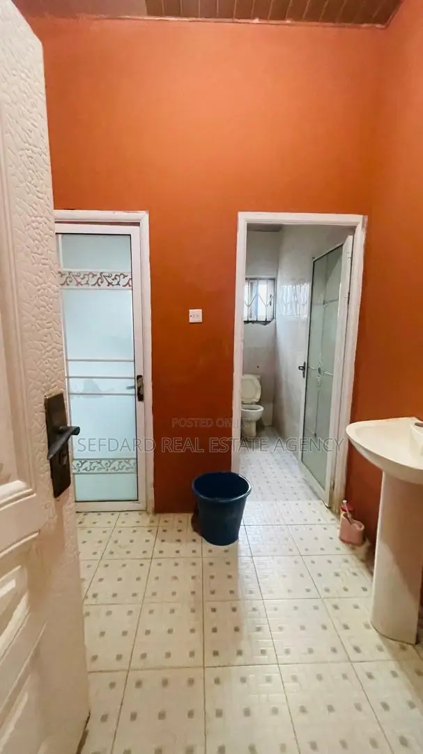 4bdrm House in Sefdard Properties, Pokuase for rent