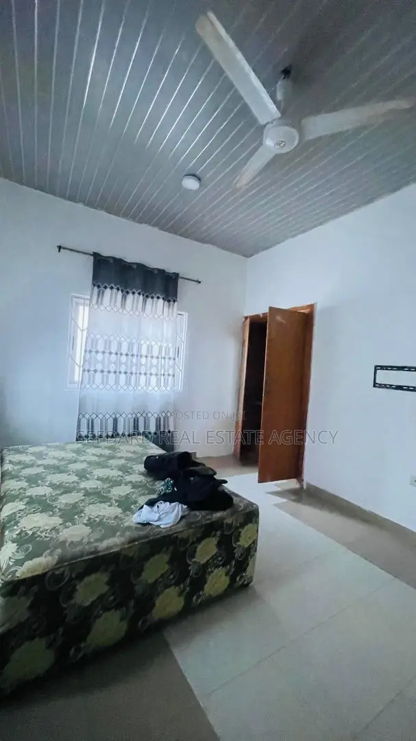 4bdrm House in Sefdard Properties, Pokuase for rent