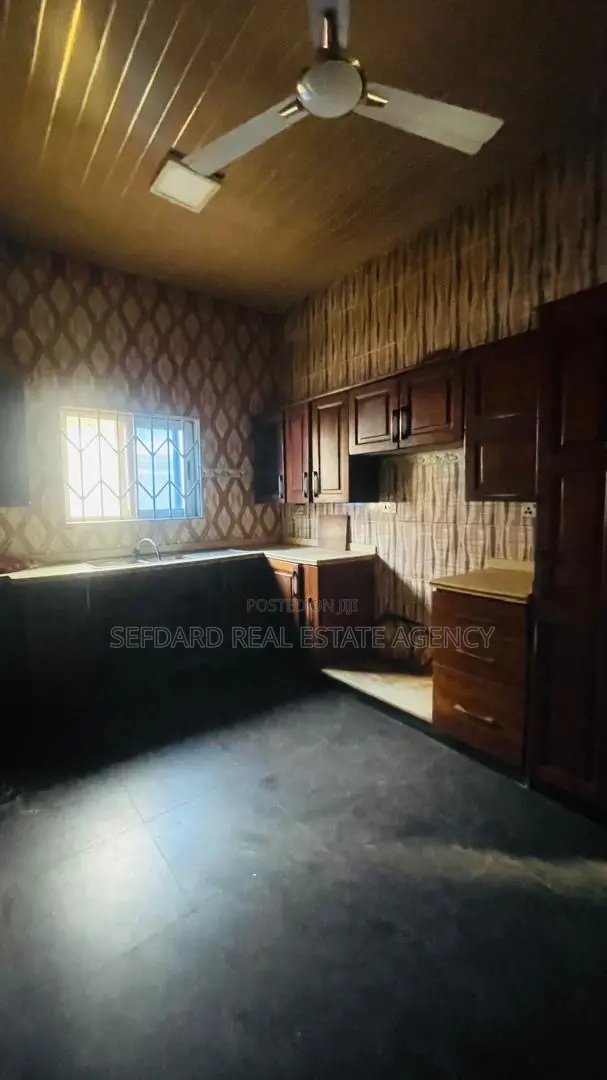 4bdrm House in Sefdard Properties, Pokuase for rent