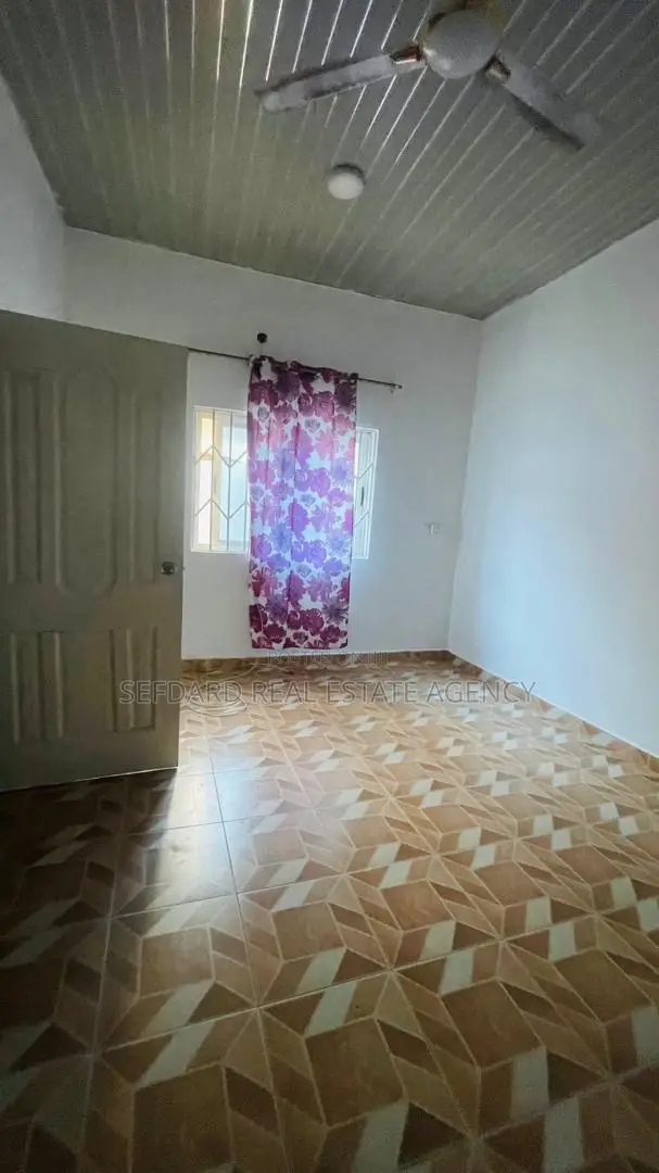 4bdrm House in Sefdard Properties, Pokuase for rent