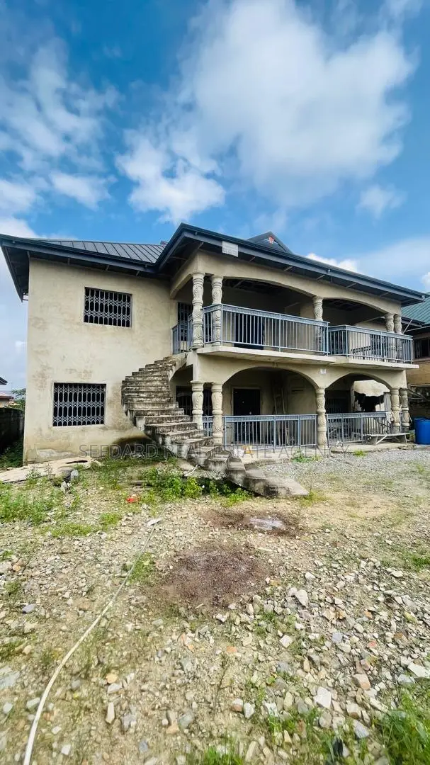 8bdrm Apartment in Sefdard Properties, Pokuase for sale
