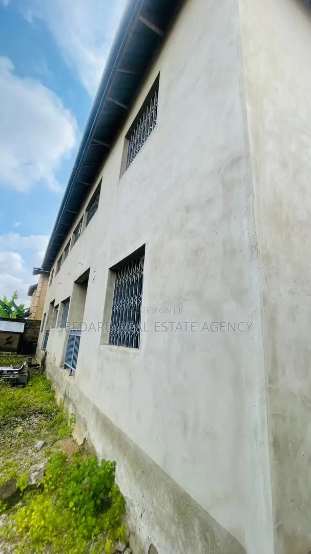 8bdrm Apartment in Sefdard Properties, Pokuase for sale