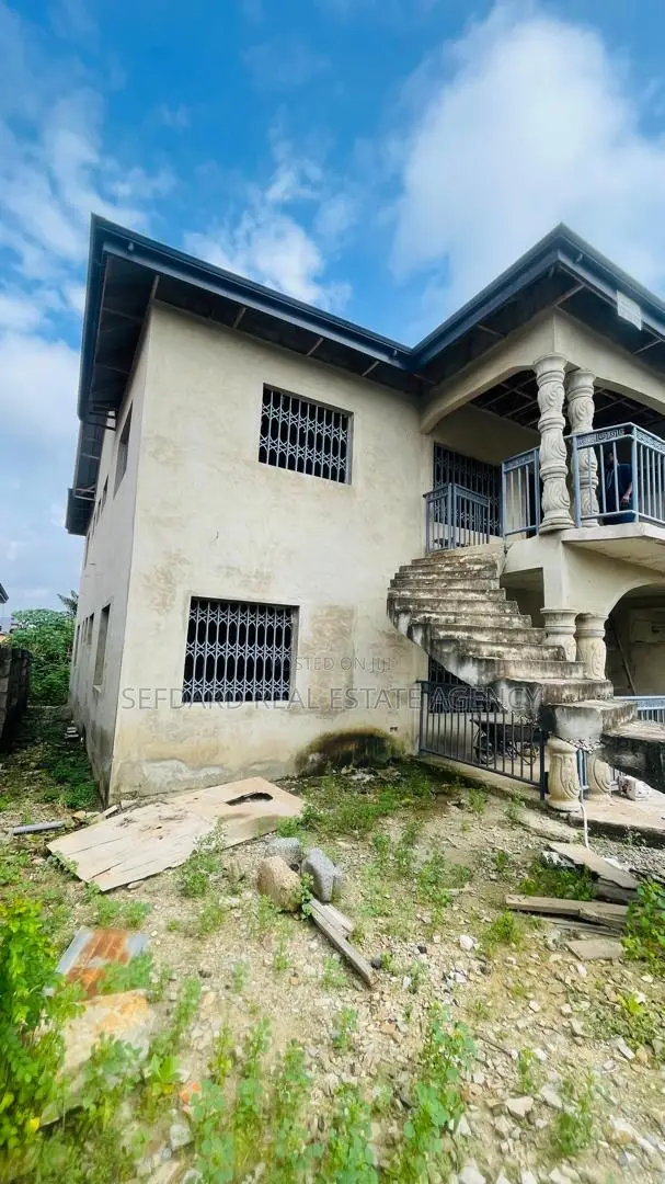 8bdrm Apartment in Sefdard Properties, Pokuase for sale
