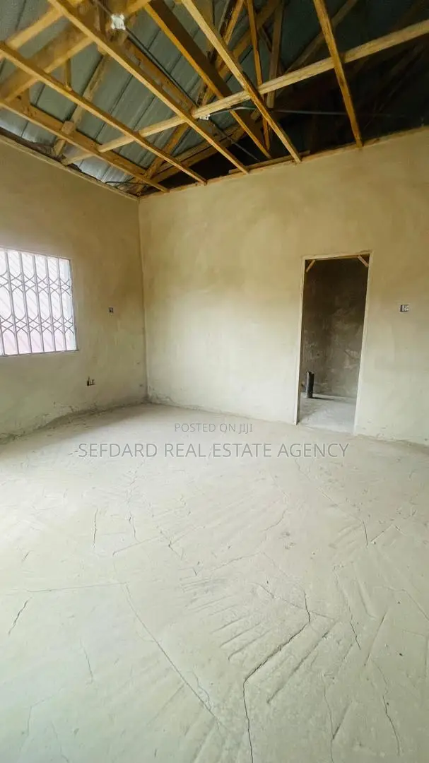 8bdrm Apartment in Sefdard Properties, Pokuase for sale