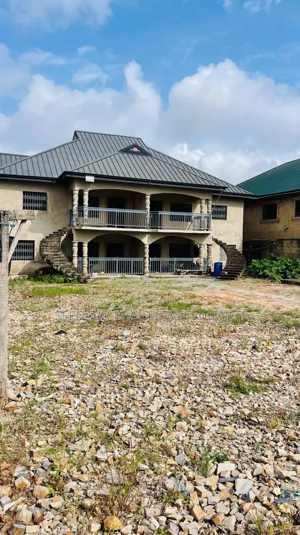 8bdrm Apartment in Sefdard Properties, Pokuase for sale