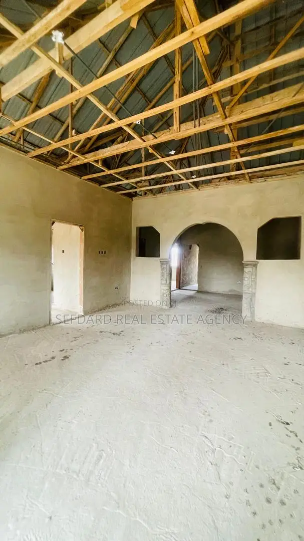 8bdrm Apartment in Sefdard Properties, Pokuase for sale