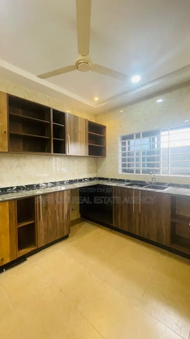 3bdrm House in Sefdard Properties, Pokuase for sale