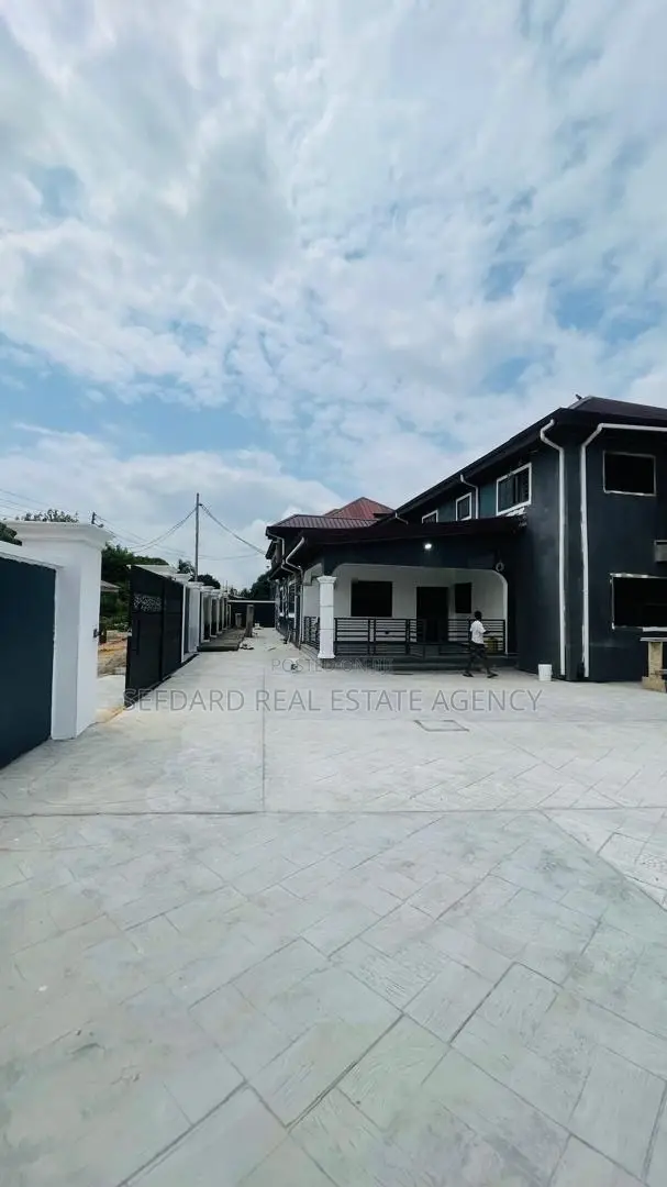 2bdrm Apartment in Sefdard Properties, Ablekuma for rent