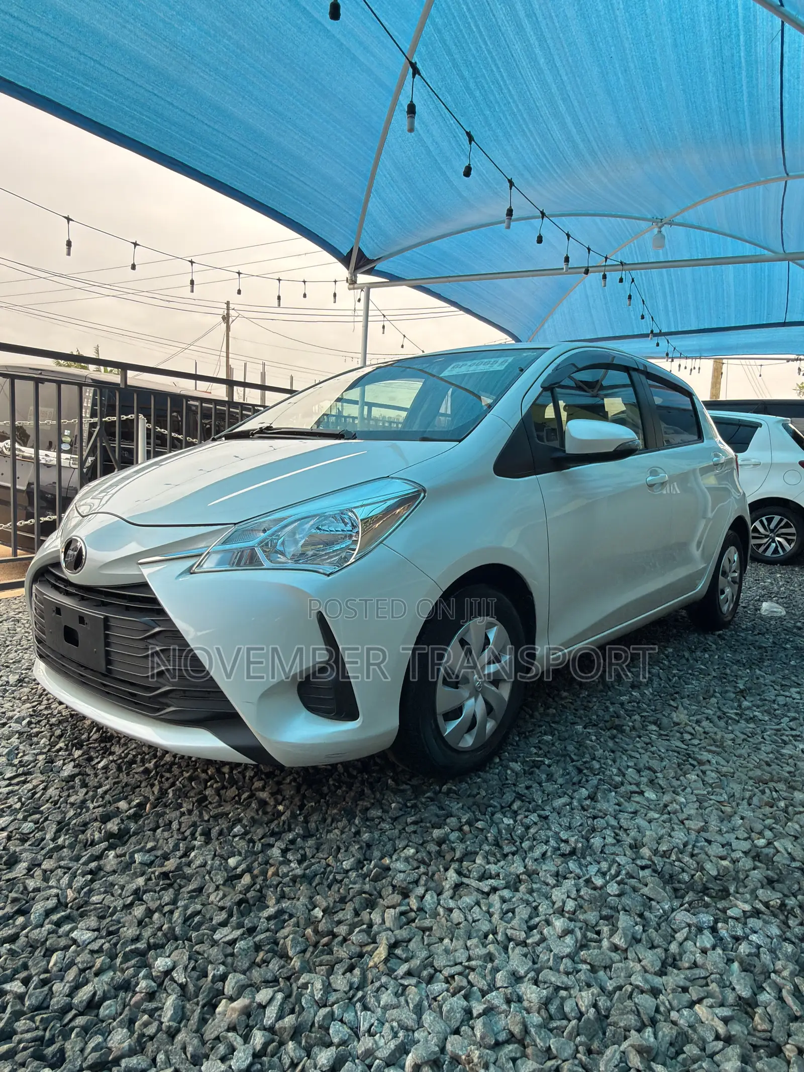 Toyota Vitz 1.5 FWD 5dr 2017 White