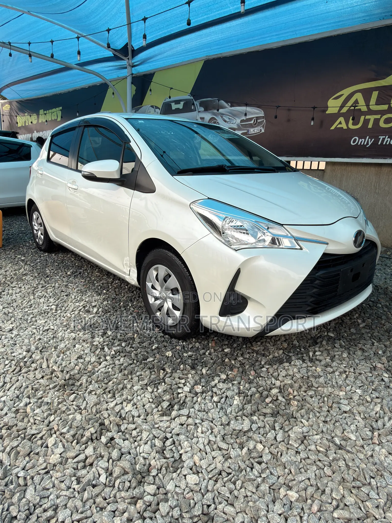 Toyota Vitz 1.5 FWD 5dr 2017 White