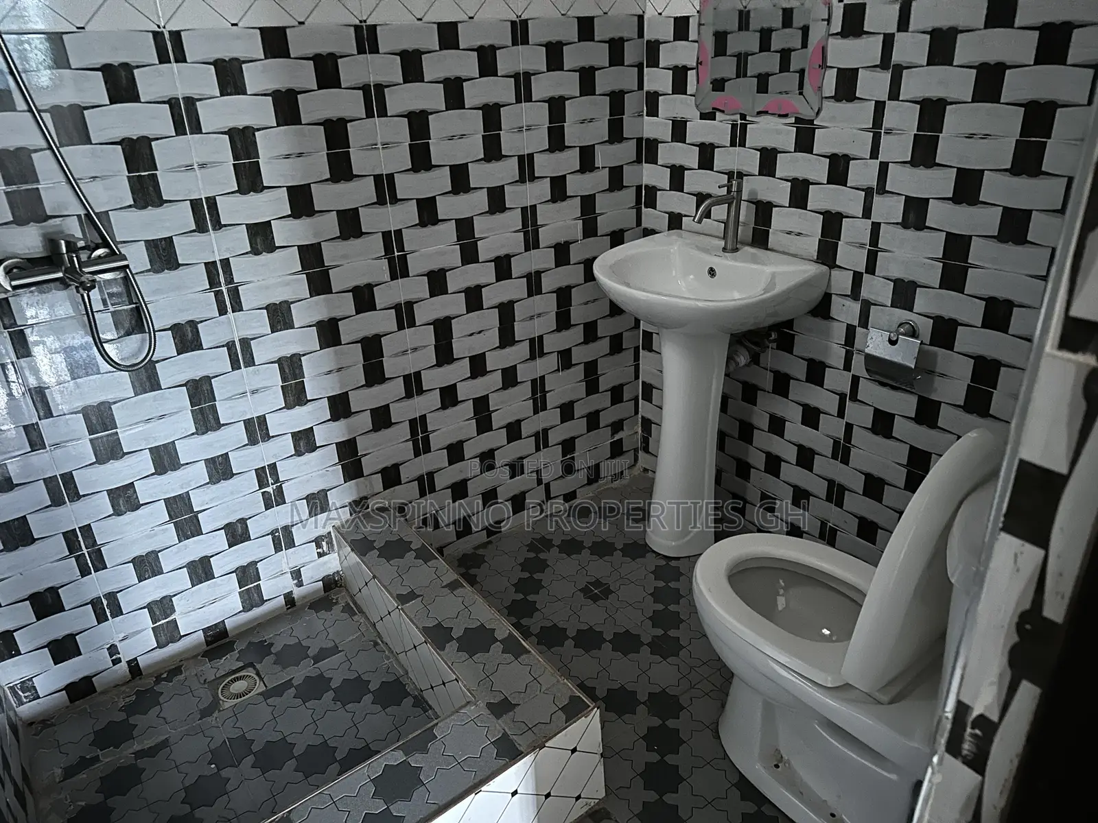 2bdrm Apartment in Maxspinno Properties, Housing Down for rent
