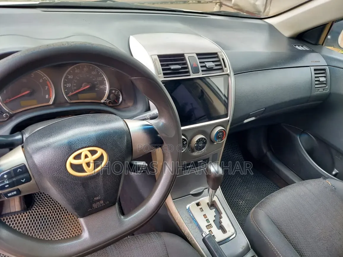 Toyota Corolla 2012 White
