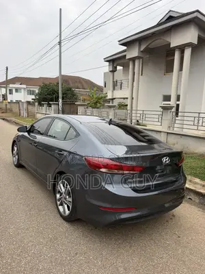 Hyundai Elantra SE Sedan FWD (2.0L 4cyl 6M) 2017 Gray
