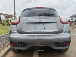 Nissan Juke SL 4dr Hatchback AWD (1.6L 4cyl Turbo CVT) 2015 Gray