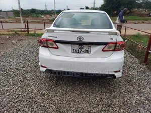 Toyota Corolla 2012 White