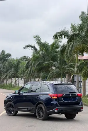 Mitsubishi Outlander LE FWD 2020 Blue