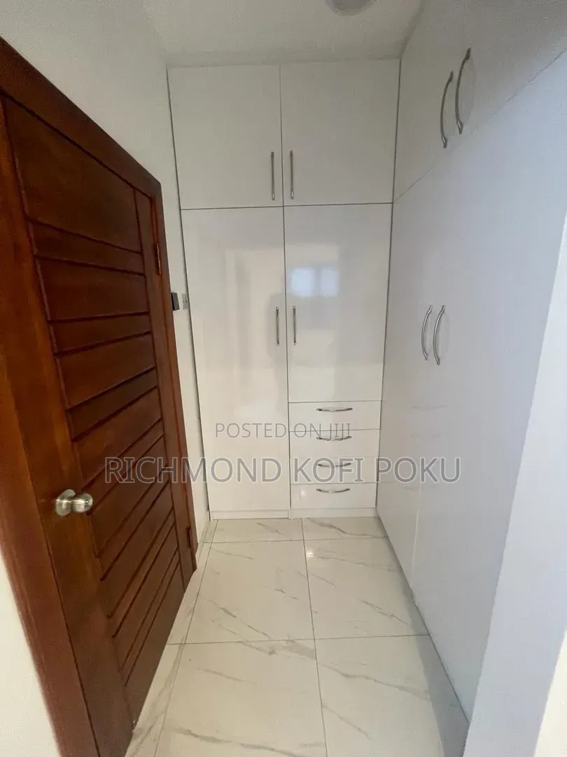 5bdrm House in Kofis Realty, Regimanuel Gray Estates for sale